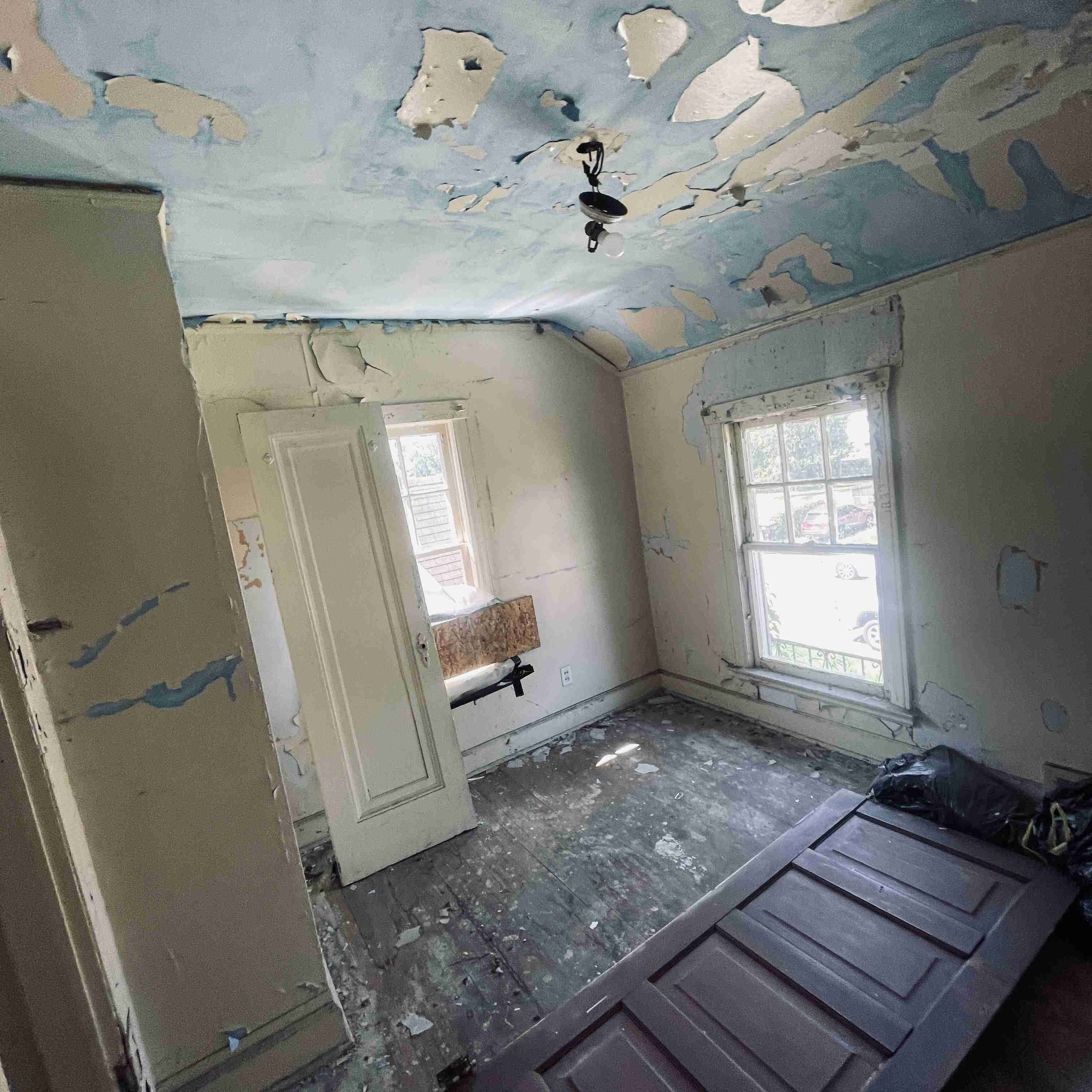 14910 Robson (33).jpg